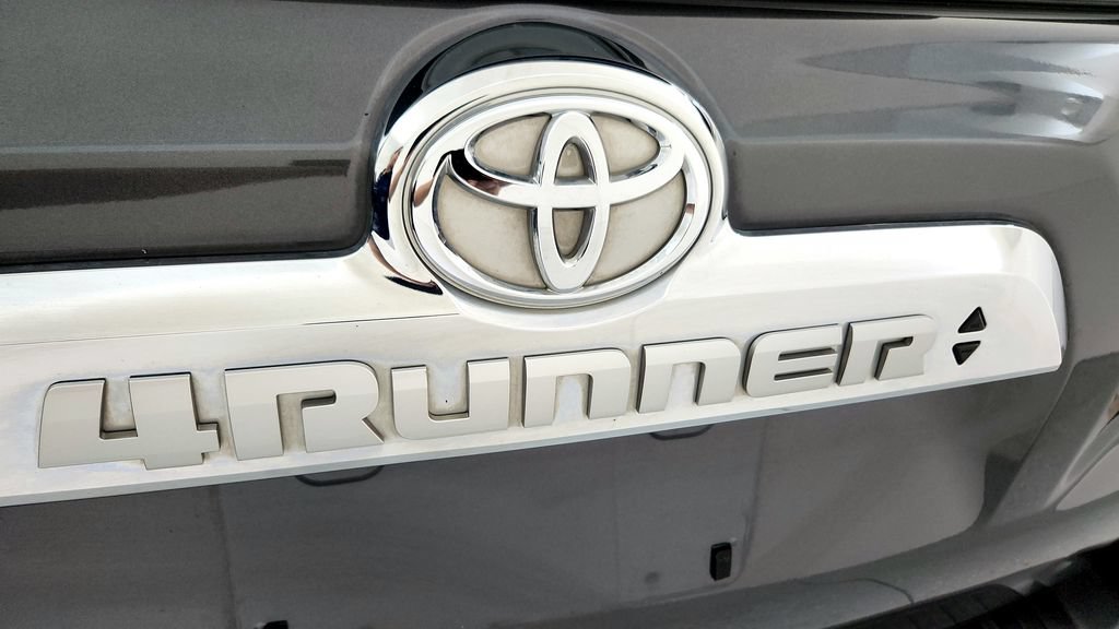 Certified 2022 Toyota 4Runner Limited AWD/4WD image 9