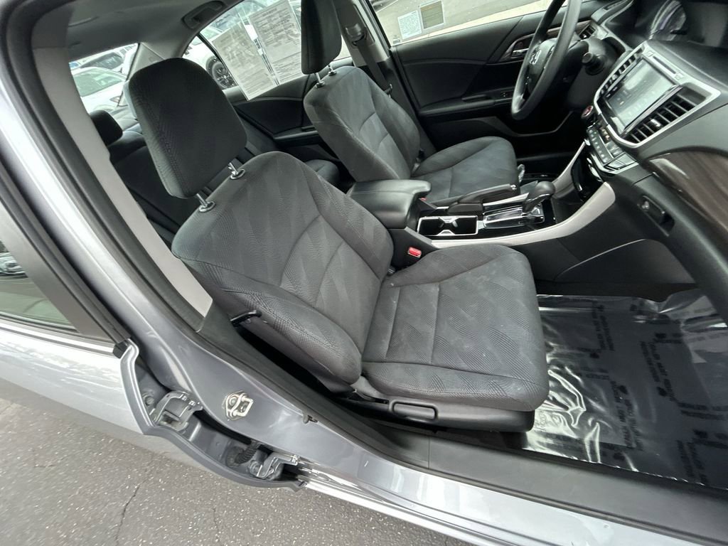 Used 2017 Honda Accord EX image 24