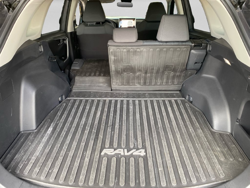 Used 2025 Toyota RAV4 XLE FWD image 25