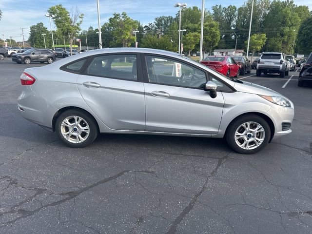 Used 2015 Ford Fiesta SE FWD image 2