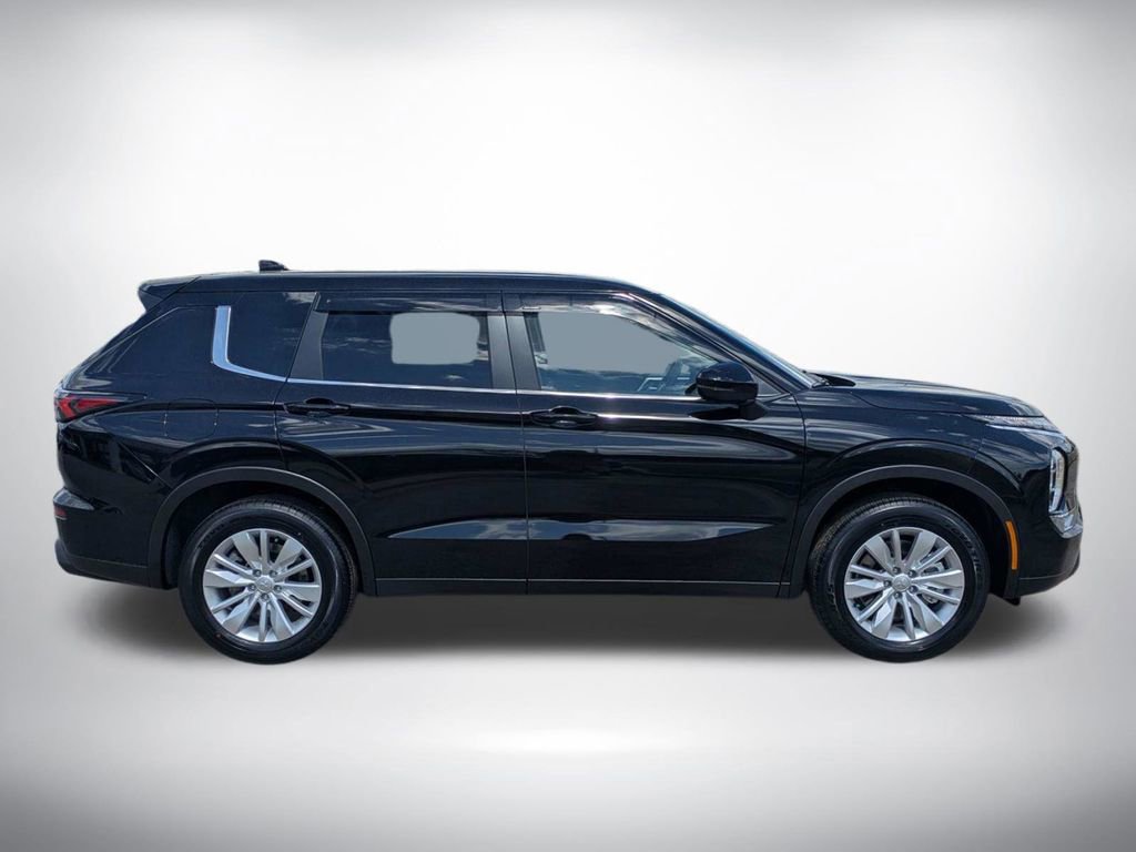 New 2026 Mitsubishi Outlander ES FWD image 2