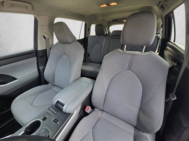 Used 2022 Toyota Highlander LE image 15
