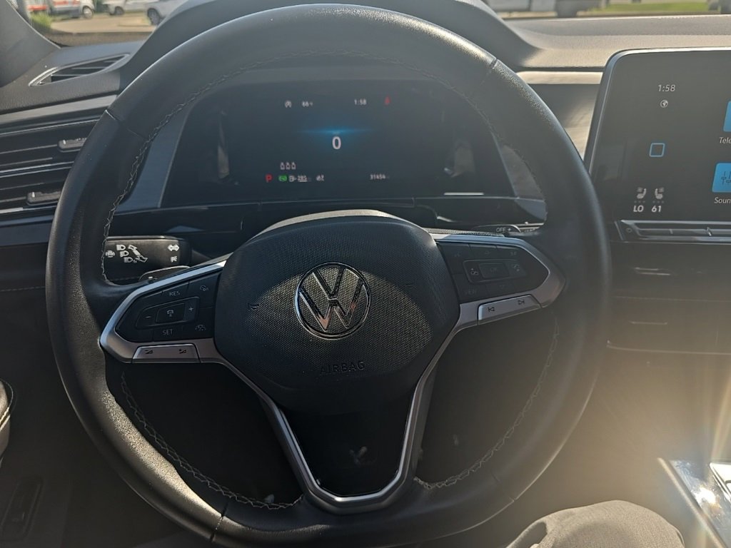 Used 2024 Volkswagen Atlas Cross Sport SE image 32