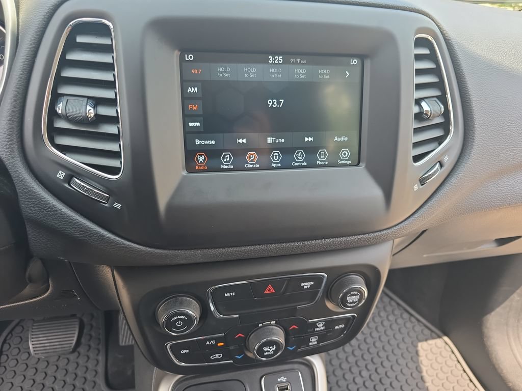 Used 2018 Jeep Compass Latitude w/ Popular Equipment Group AWD/4WD image 19