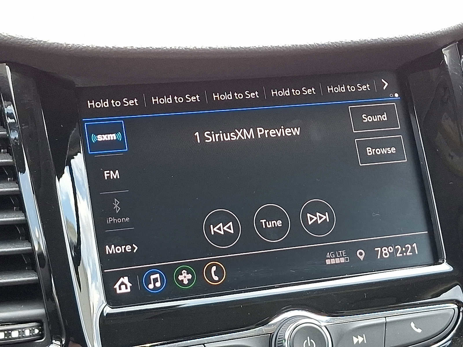 Used 2022 Chevrolet Trax LT w/ LT Convenience Package AWD/4WD image 17