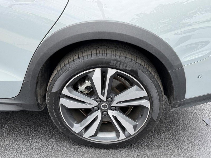 Certified 2025 Volvo V60 B5 Cross Country Plus AWD/4WD image 8