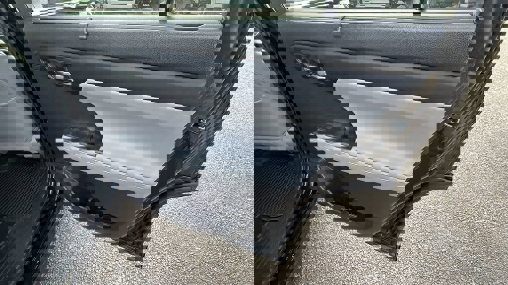 Used 2022 Toyota Highlander XLE image 17