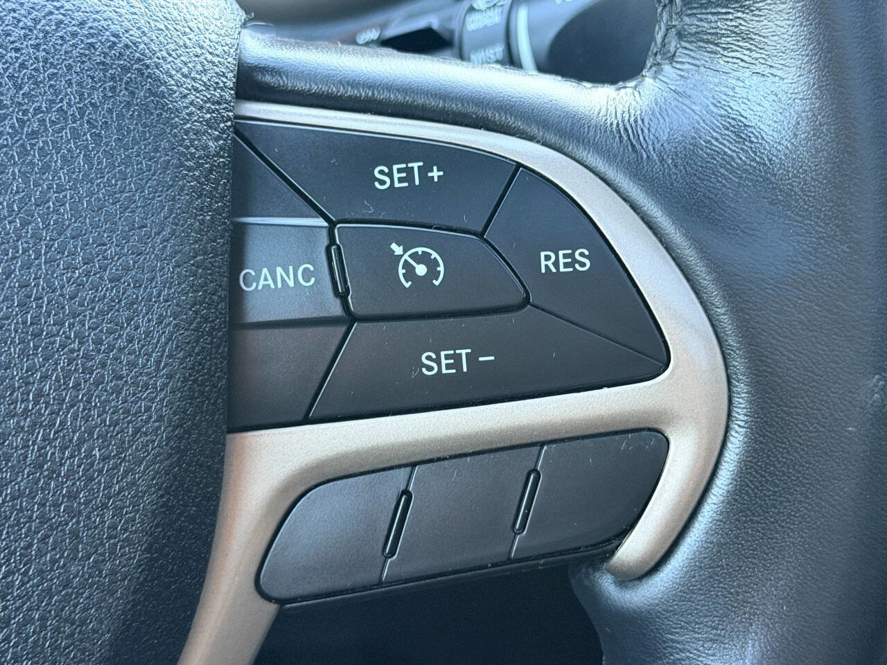 Used 2015 Jeep Cherokee Limited w/ Luxury Group image 34