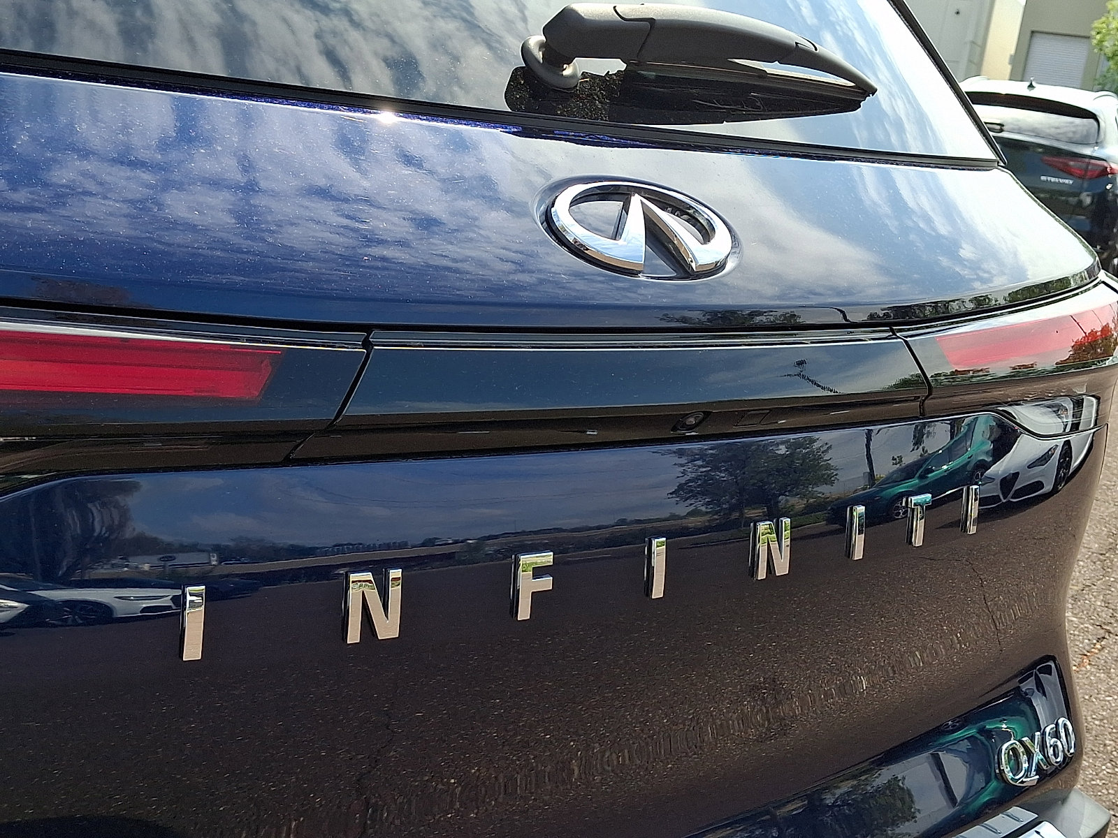 Certified 2024 INFINITI QX60 Luxe w/ Vision Package image 34