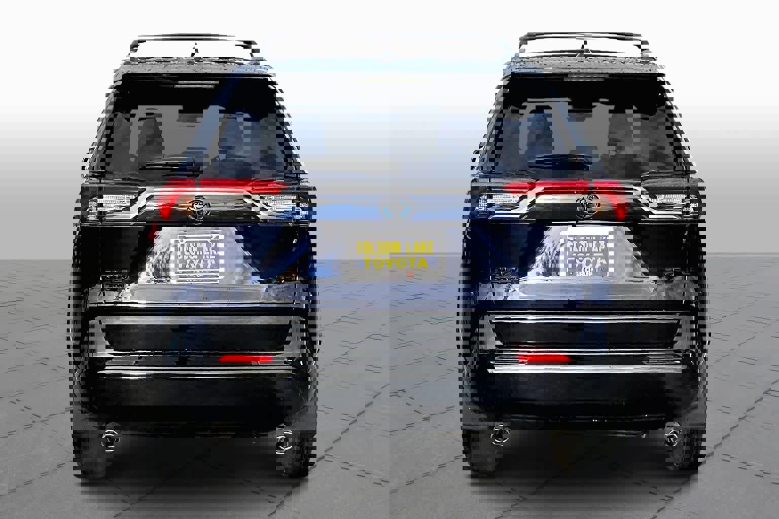 Used 2021 Toyota RAV4 XSE w/ Weather Package image 4