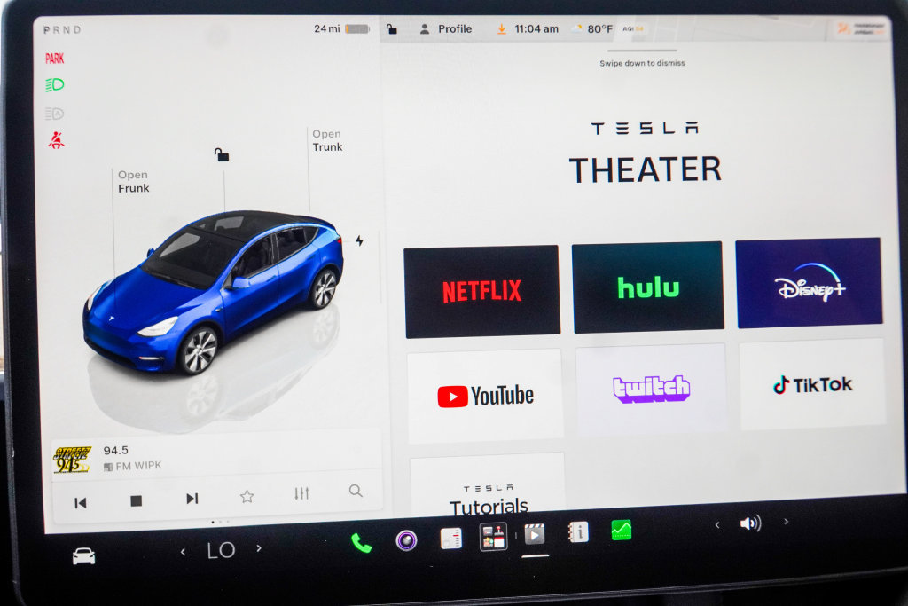 Used 2023 Tesla Model Y AWD image 27