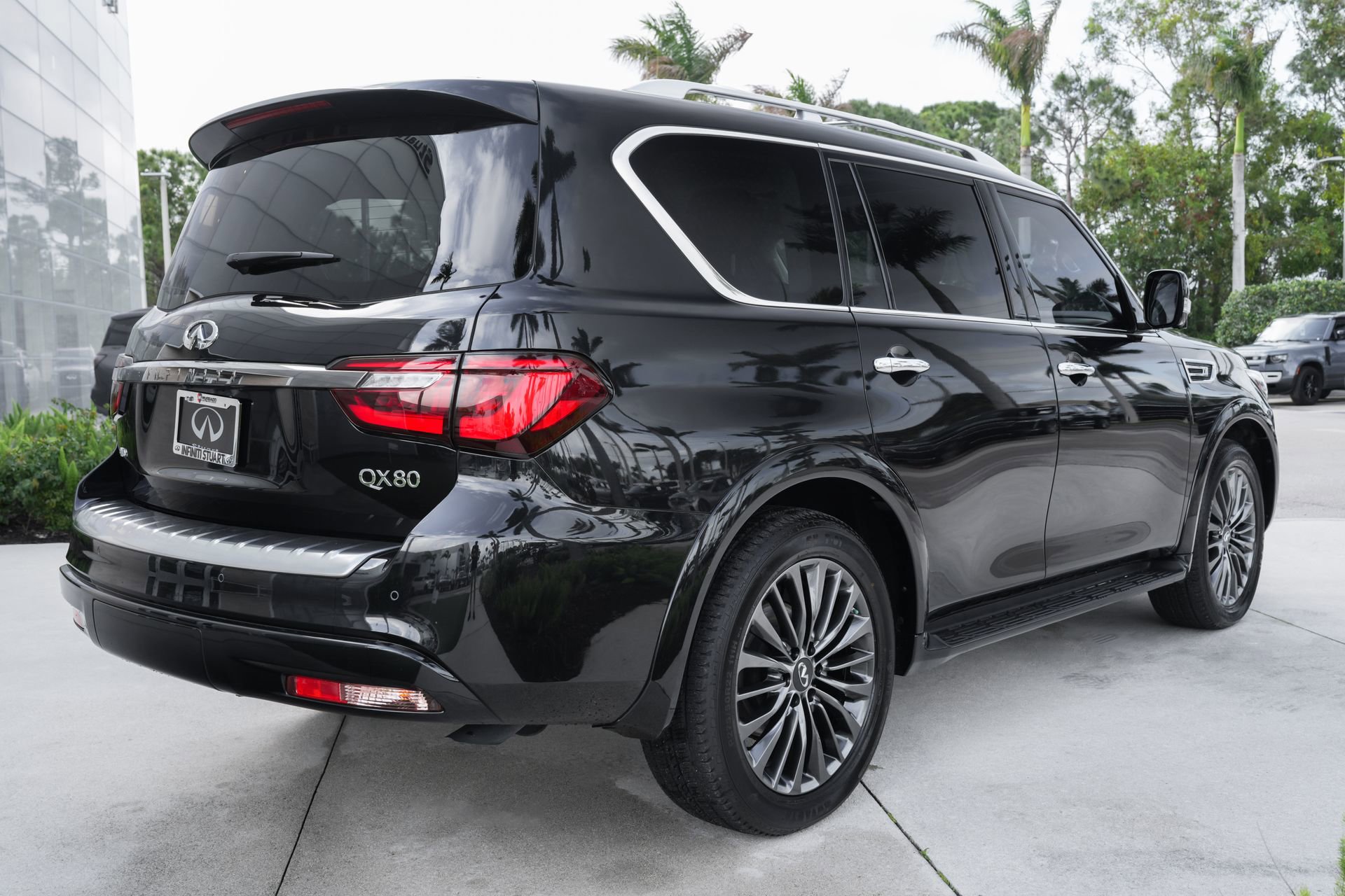 Certified 2024 INFINITI QX80 Premium Select w/ Cargo Package image 26