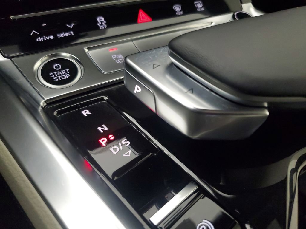 Used 2024 Audi Q8 e-tron Premium Plus w/ Premium Plus Package image 31