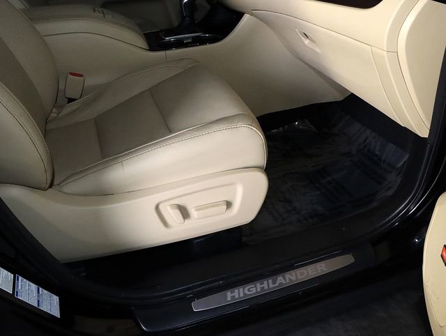Used 2015 Toyota Highlander Limited image 37