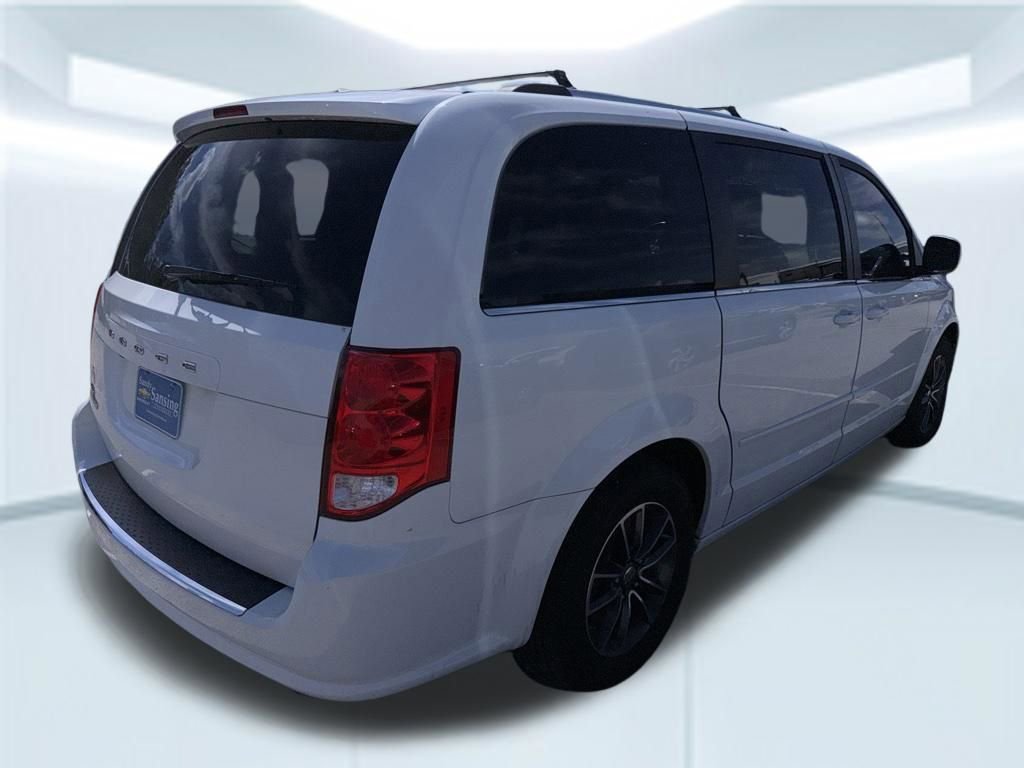 Used 2017 Dodge Grand Caravan SXT image 11