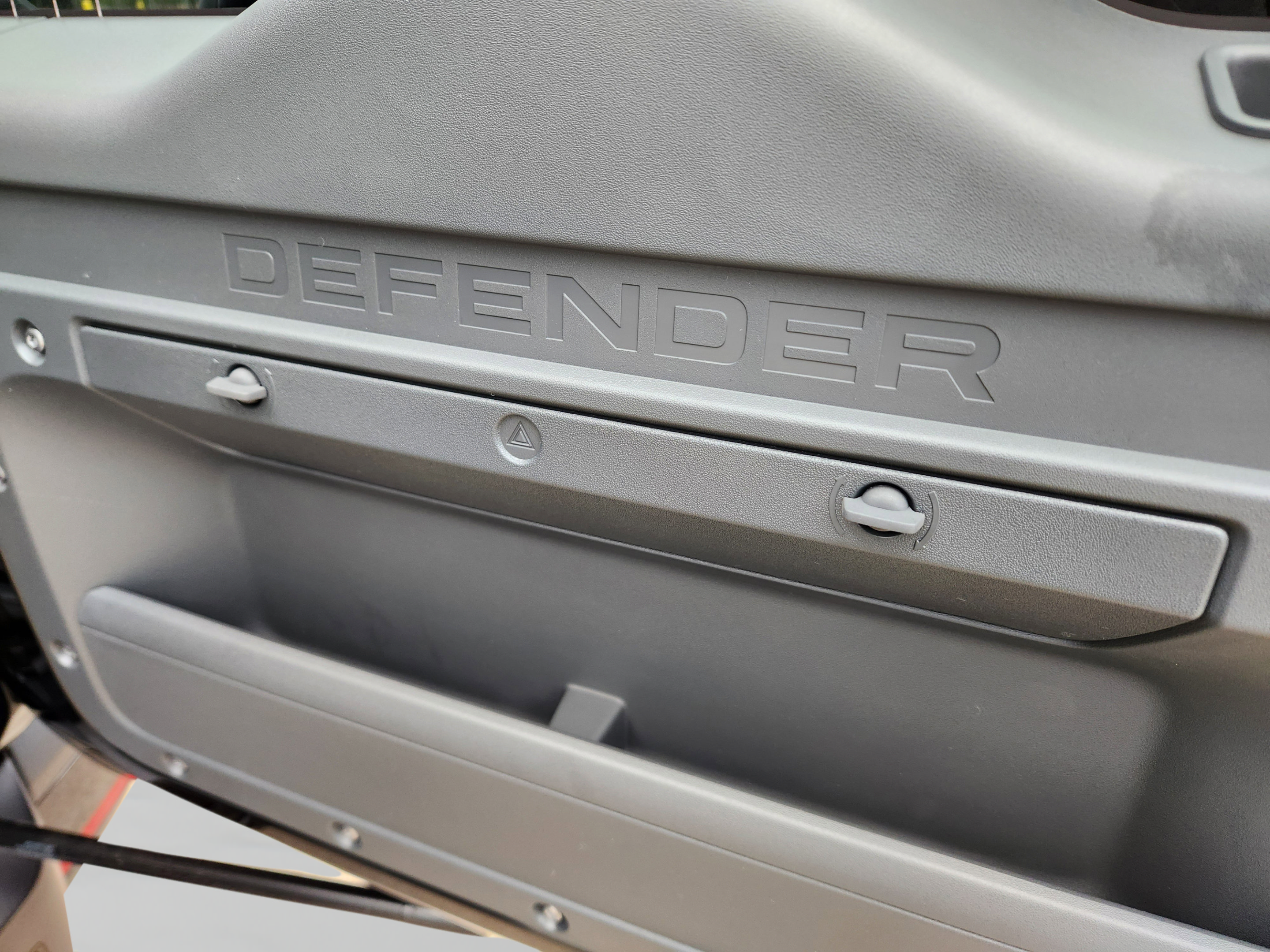 New 2026 Land Rover Defender 130 X-Dynamic SE AWD/4WD image 30