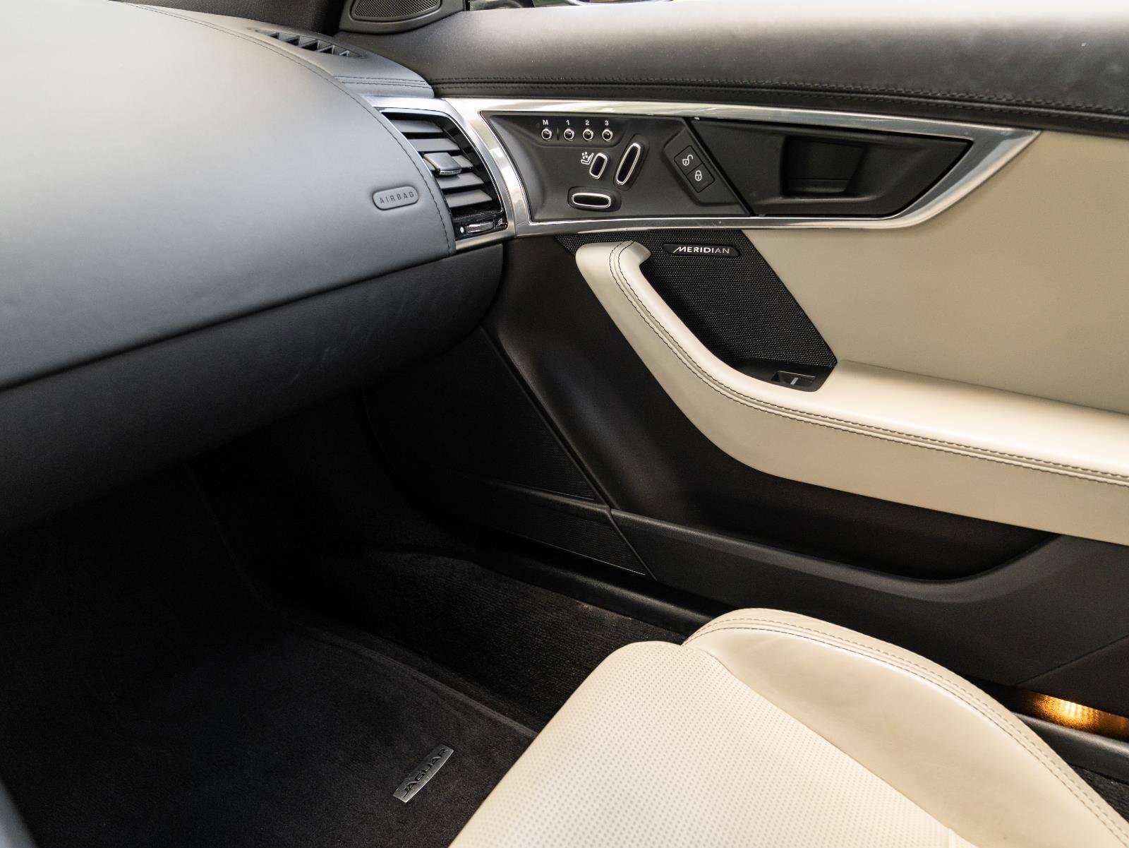 Used 2020 Jaguar F-TYPE Coupe RWD image 34