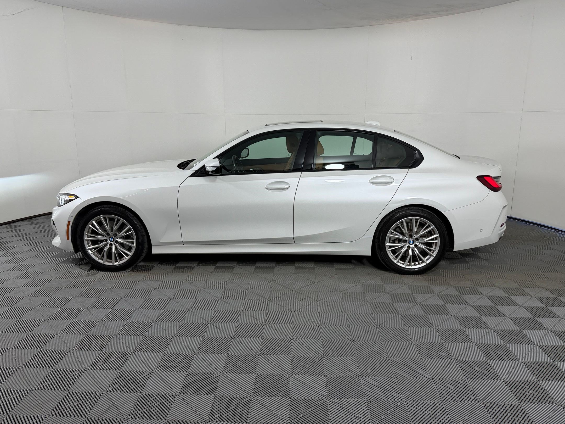 Certified 2023 BMW 330i Sedan w/ Premium Package RWD image 2