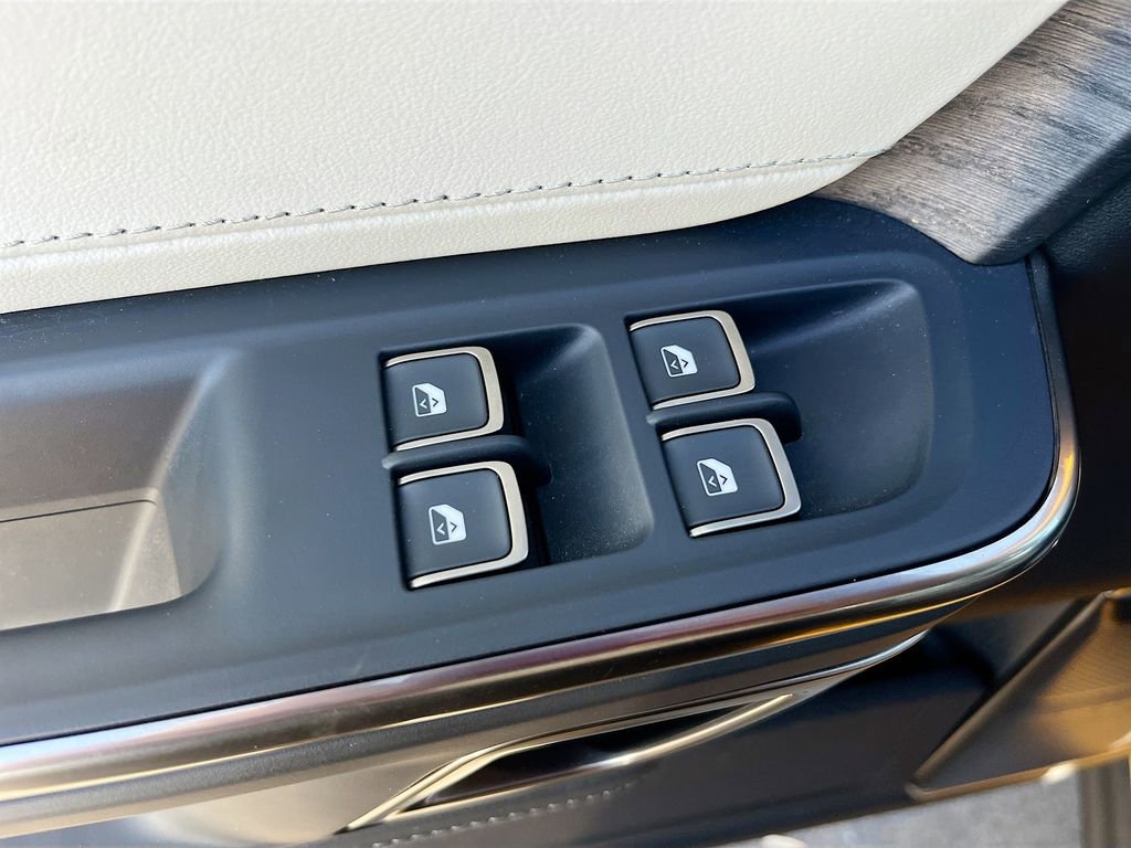 Used 2023 Rivian R1S Adventure image 17