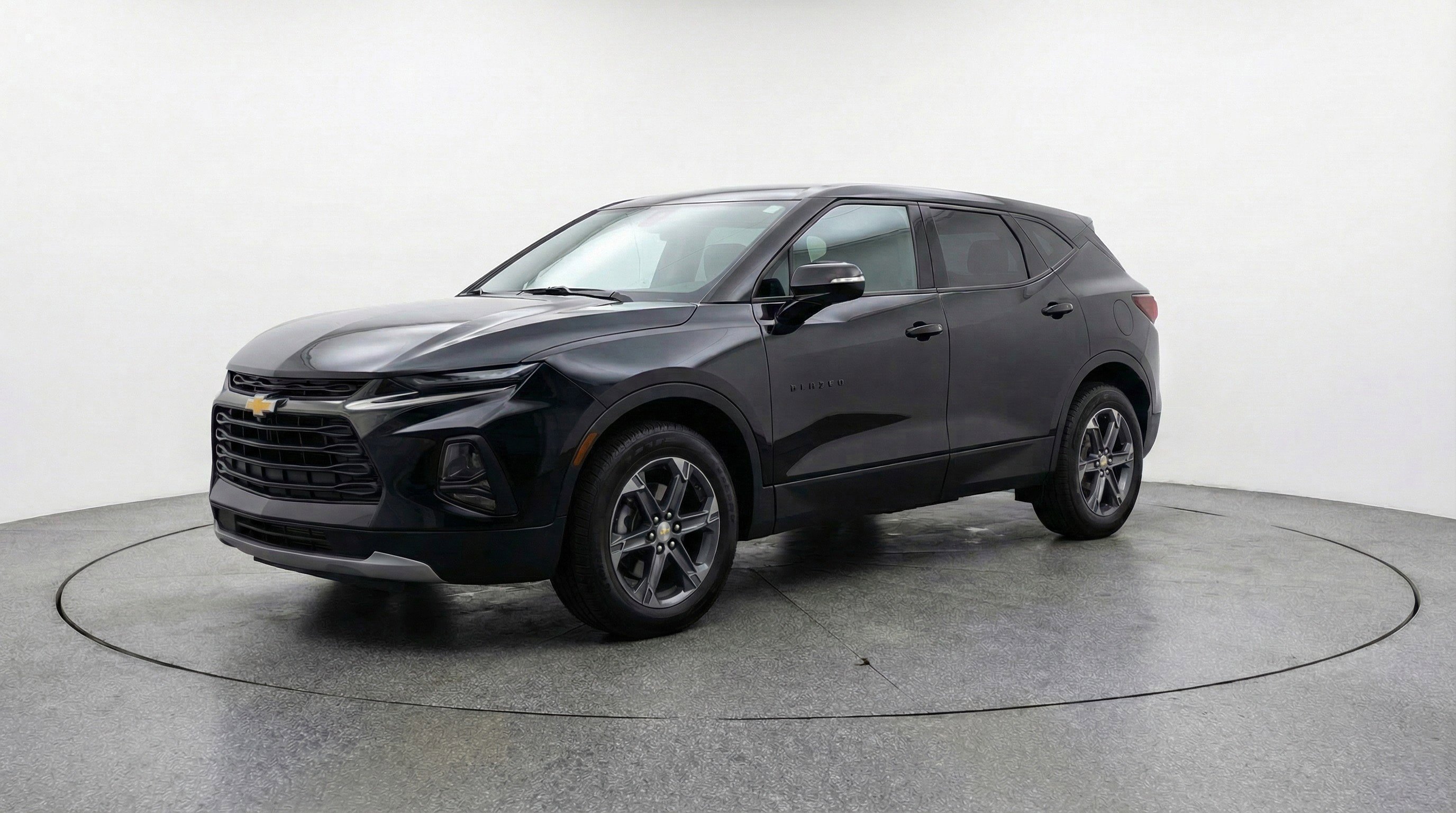 Used 2025 Chevrolet Blazer LT FWD image 3