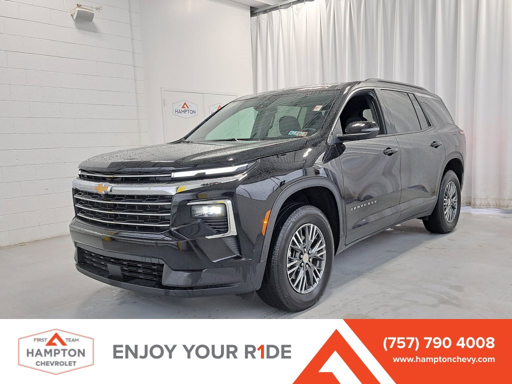 Used 2025 Chevrolet Traverse LT