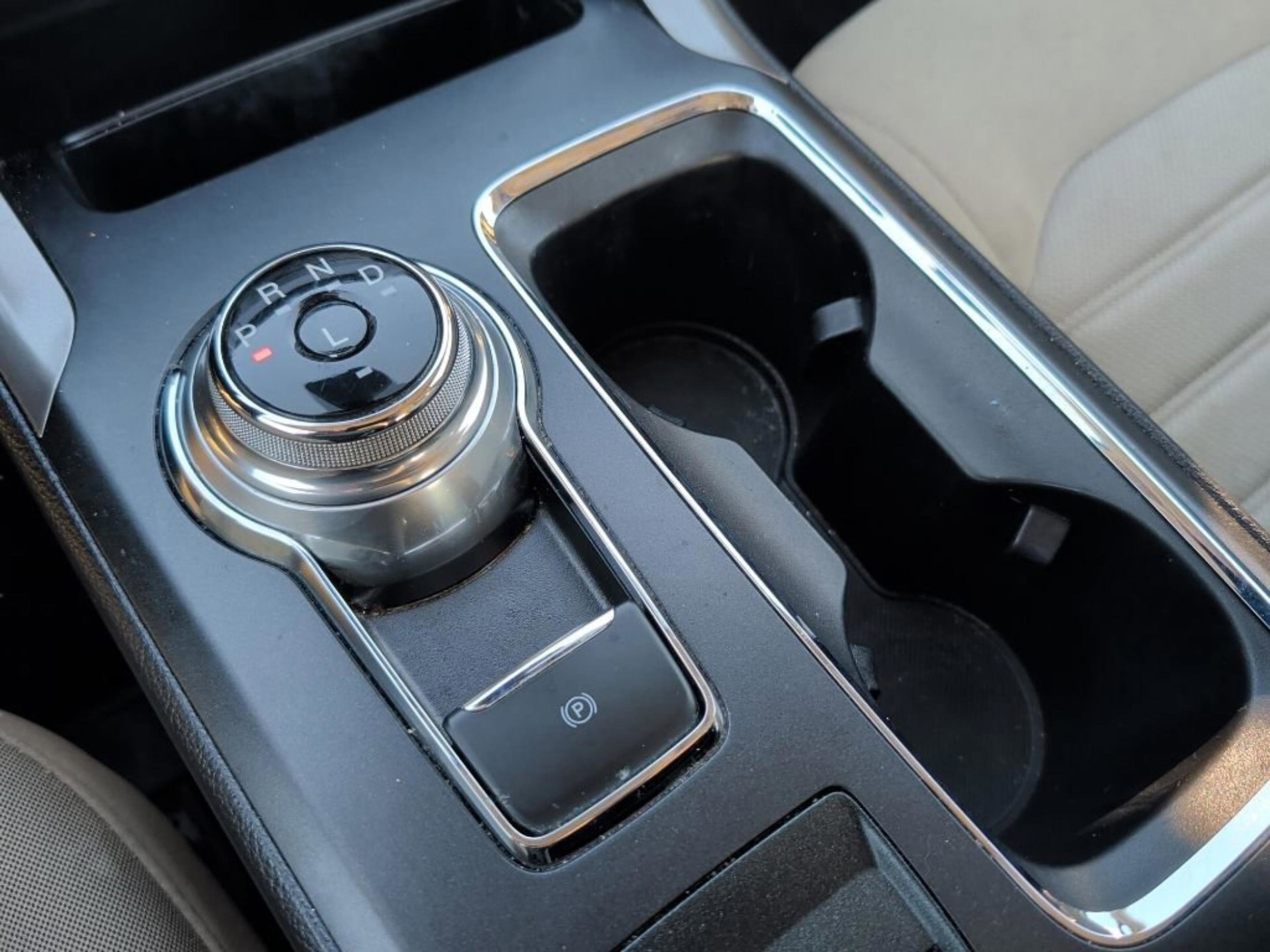 Used 2020 Ford Fusion SE image 26