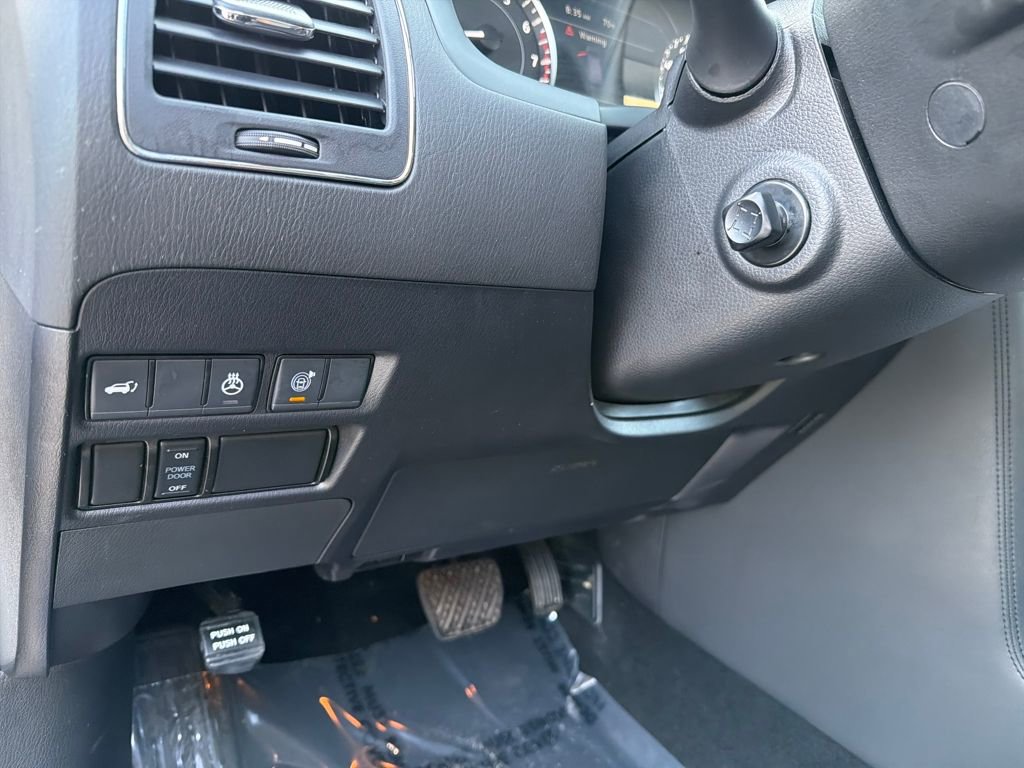 Used 2024 Nissan Armada SL w/ Captain's Chairs Package image 20