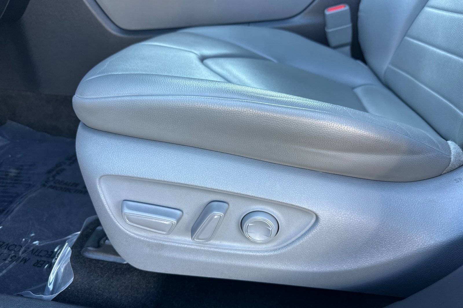 Used 2023 Toyota Highlander XLE image 14