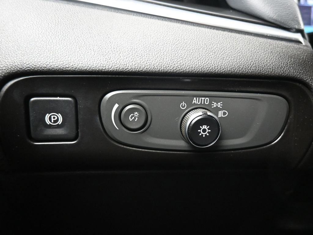 Used 2018 Buick Enclave Essence AWD/4WD image 28