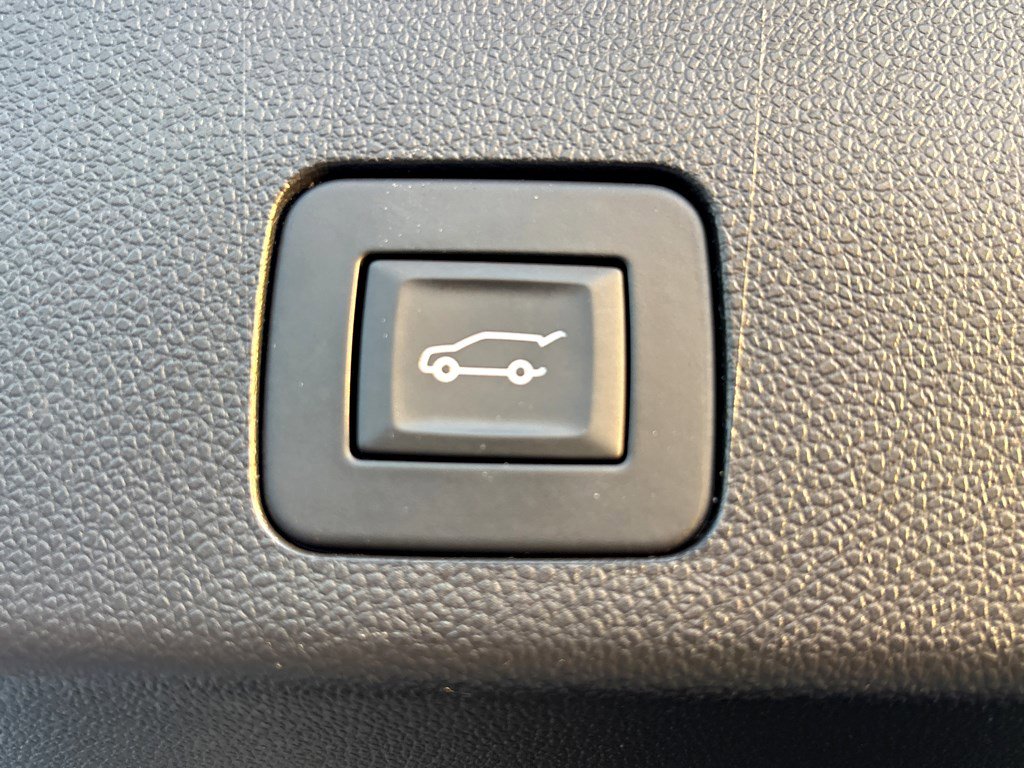 Used 2023 Buick Encore GX Essence w/ Experience Buick Package image 32