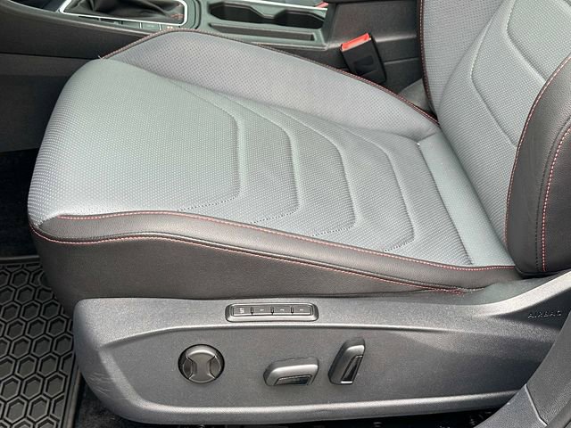 Used 2025 Volkswagen Jetta GLI Autobahn FWD image 16