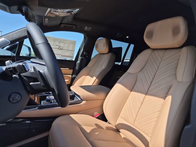 New 2026 Cadillac Escalade IQL Sport 2 w/ LPO, ONYX Package AWD/4WD image 17