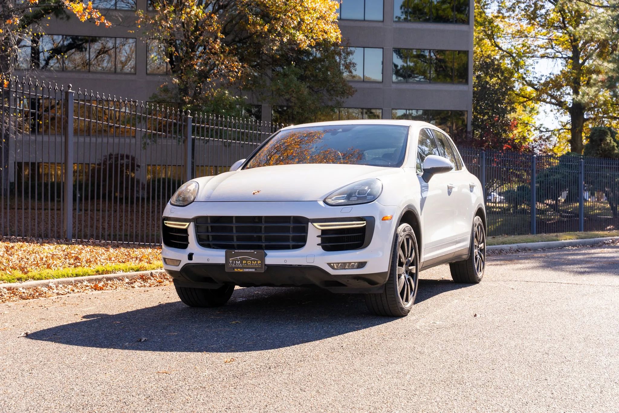 Used 2015 Porsche Cayenne Turbo image 3