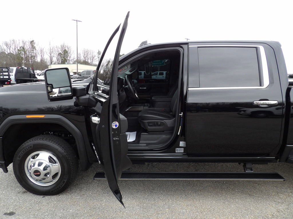 Used 2023 GMC Sierra 3500 Denali w/ Denali Ultimate Package AWD/4WD image 13