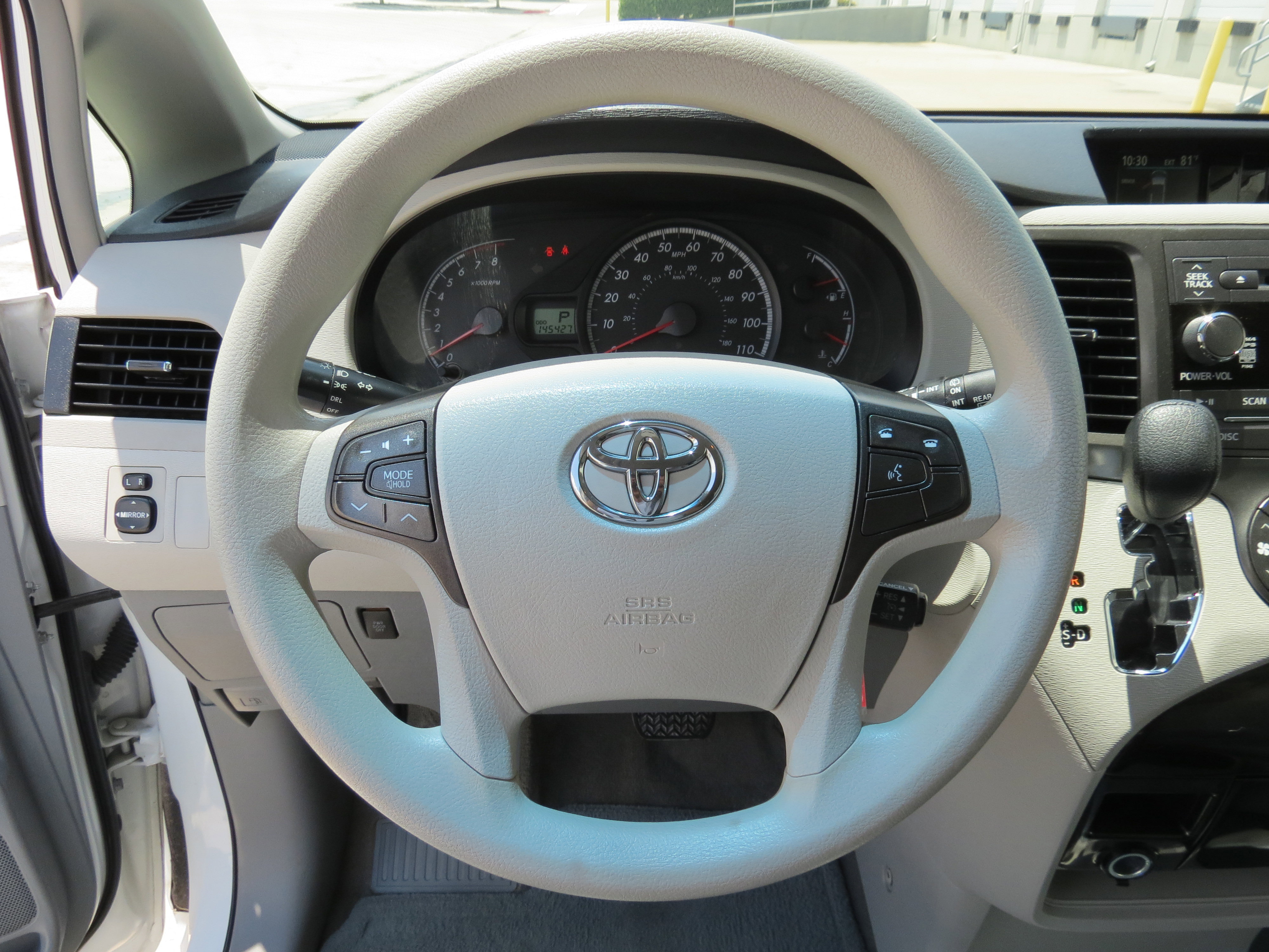 Used 2014 Toyota Sienna LE FWD image 13