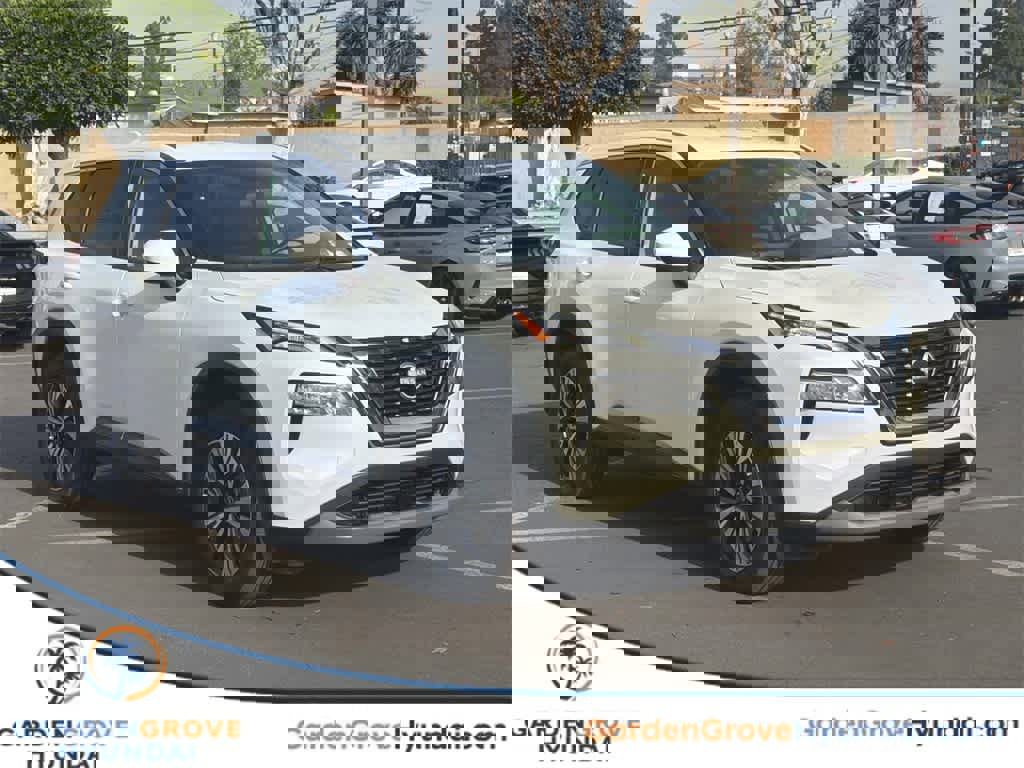 Used 2023 Nissan Rogue SV image 1