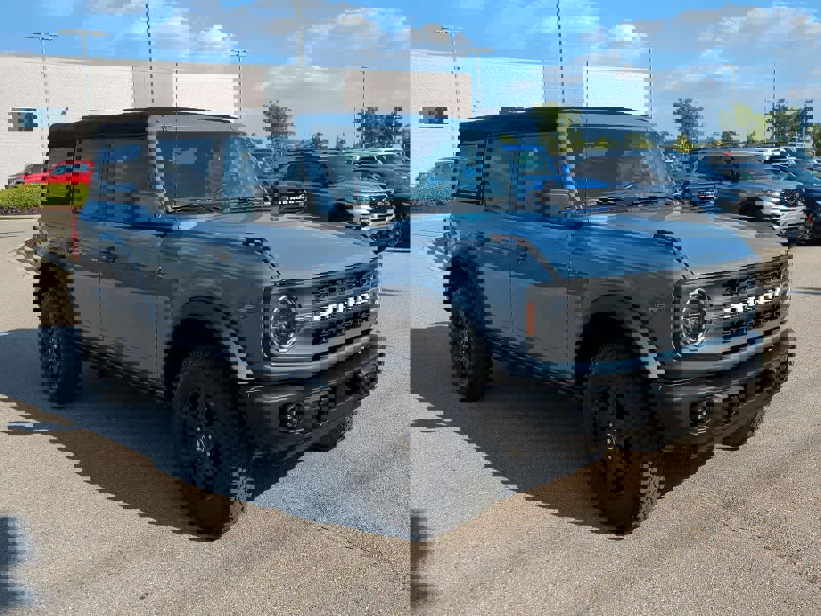 Used 2023 Ford Bronco Black Diamond image 2