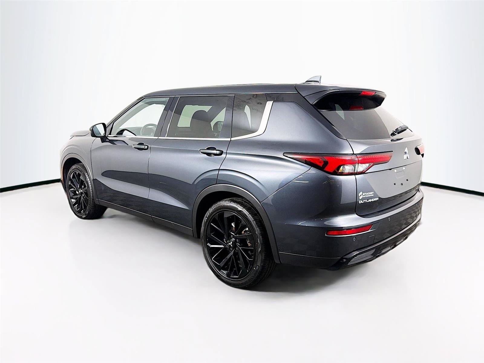 Used 2024 Mitsubishi Outlander SE Black Edition AWD/4WD image 9
