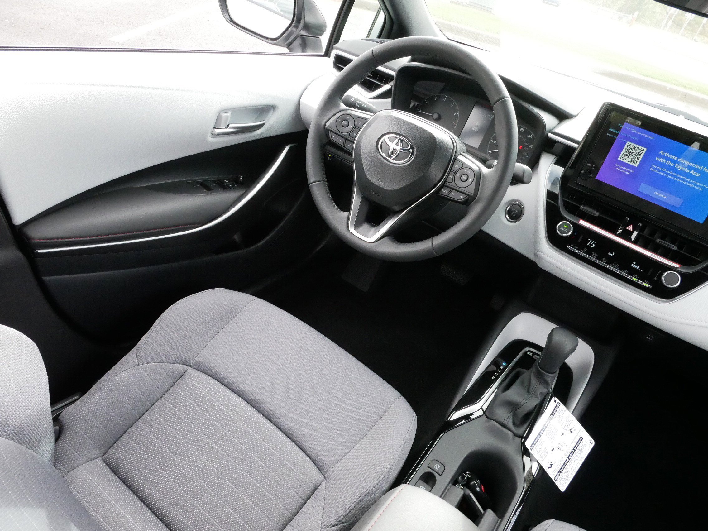 Certified 2025 Toyota Corolla SE image 9