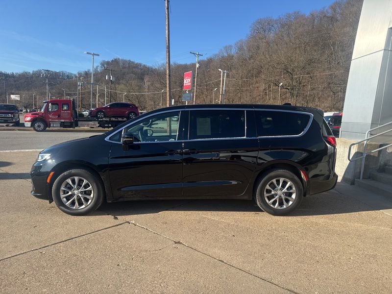 Used 2026 Chrysler Pacifica Select image 4