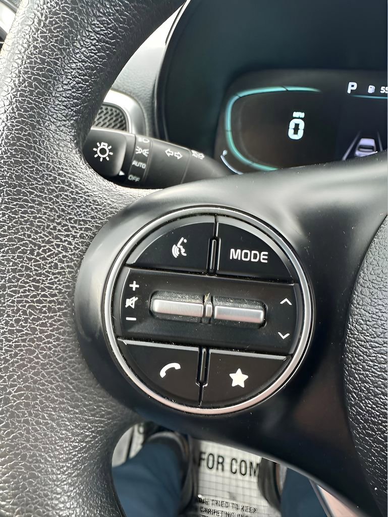 Used 2023 Kia Soul LX w/ LX Technology Package FWD image 21