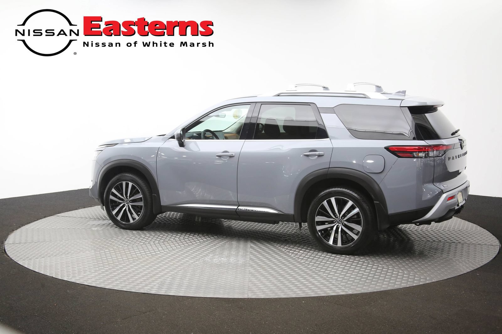 Used 2024 Nissan Pathfinder Platinum w/ Black Appearance Package AWD/4WD image 66
