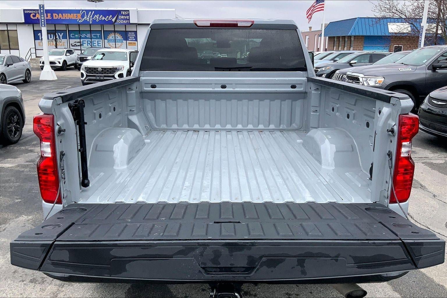 Used 2025 Chevrolet Silverado 2500 Custom w/ Custom Value Package image 4