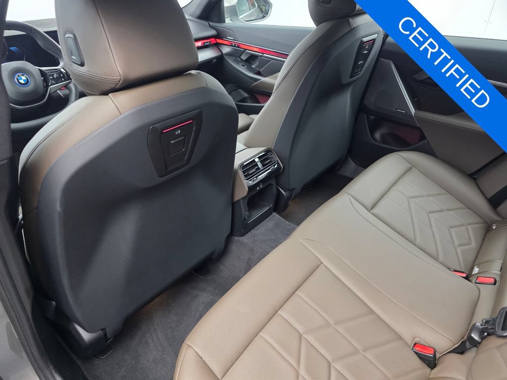 Used 2024 BMW i5 eDrive40i w/ M Sport Package RWD image 15