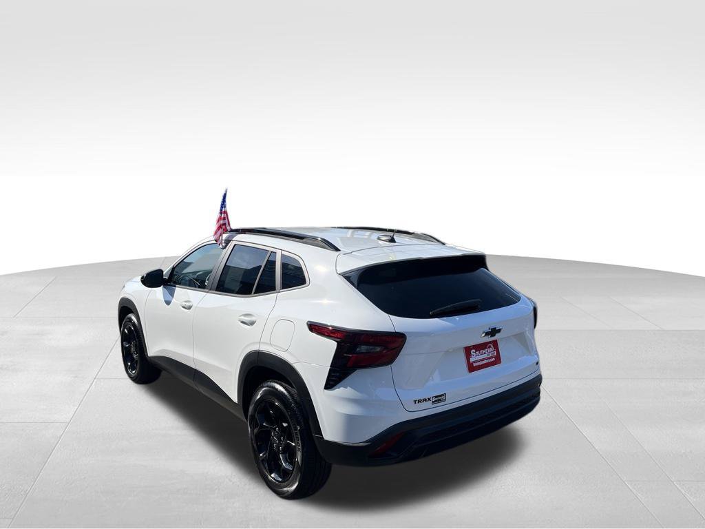 Used 2026 Chevrolet Trax LT w/ Midnight Edition FWD image 39