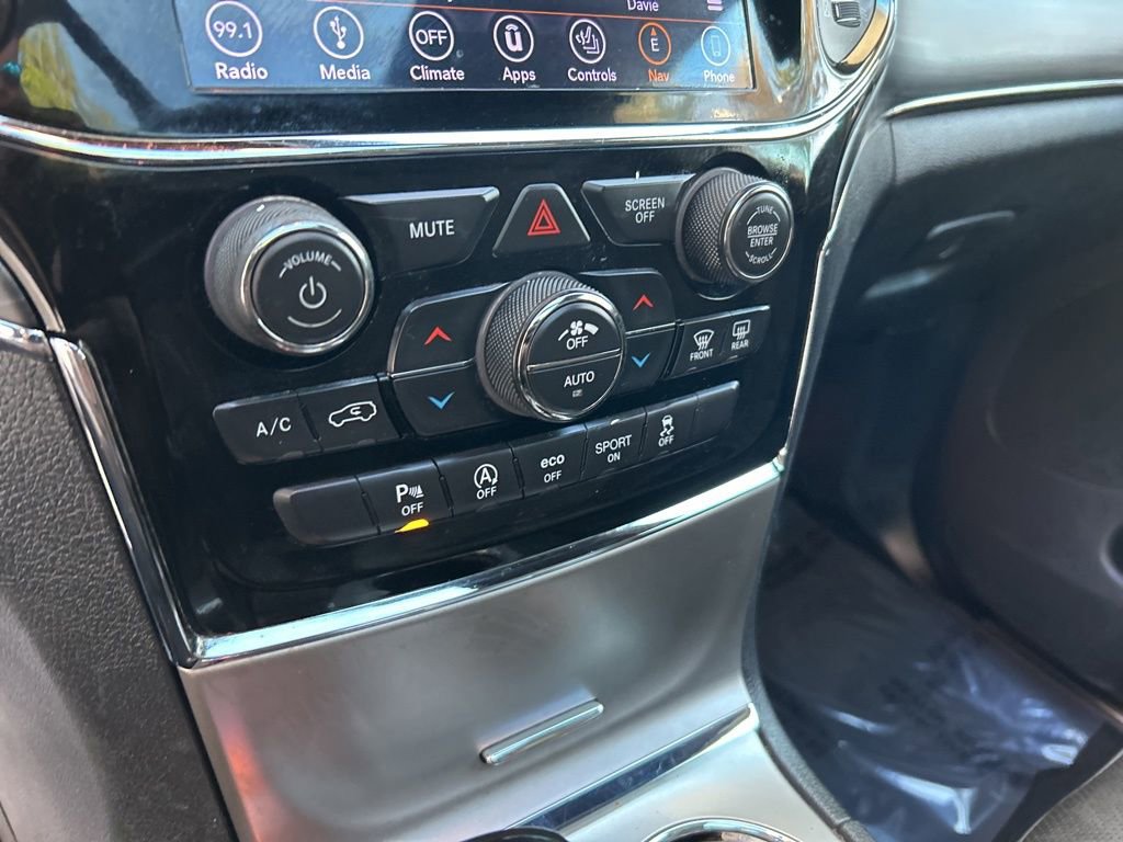 Used 2019 Jeep Grand Cherokee Limited w/ Luxury Group II image 48