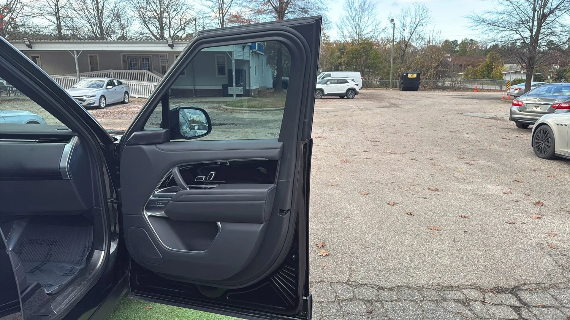 Used 2024 Land Rover Range Rover SE image 36