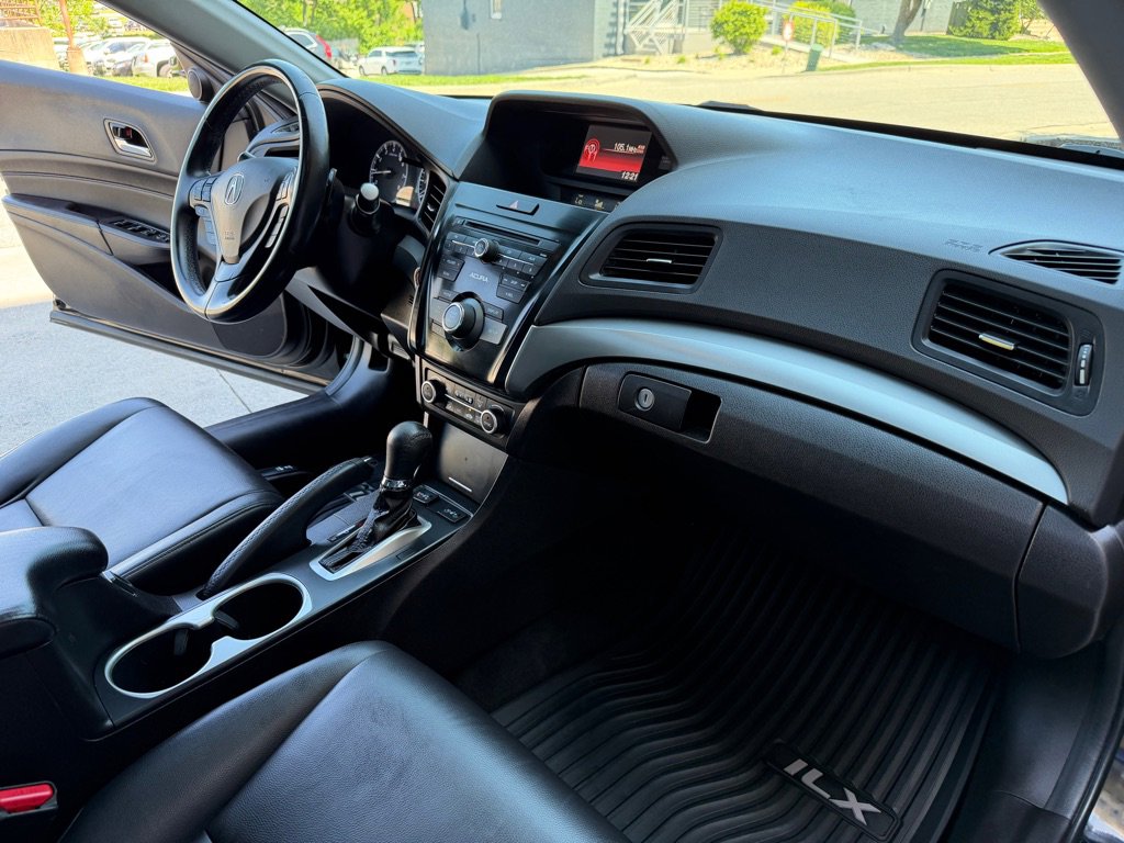 Used 2017 Acura ILX FWD image 22
