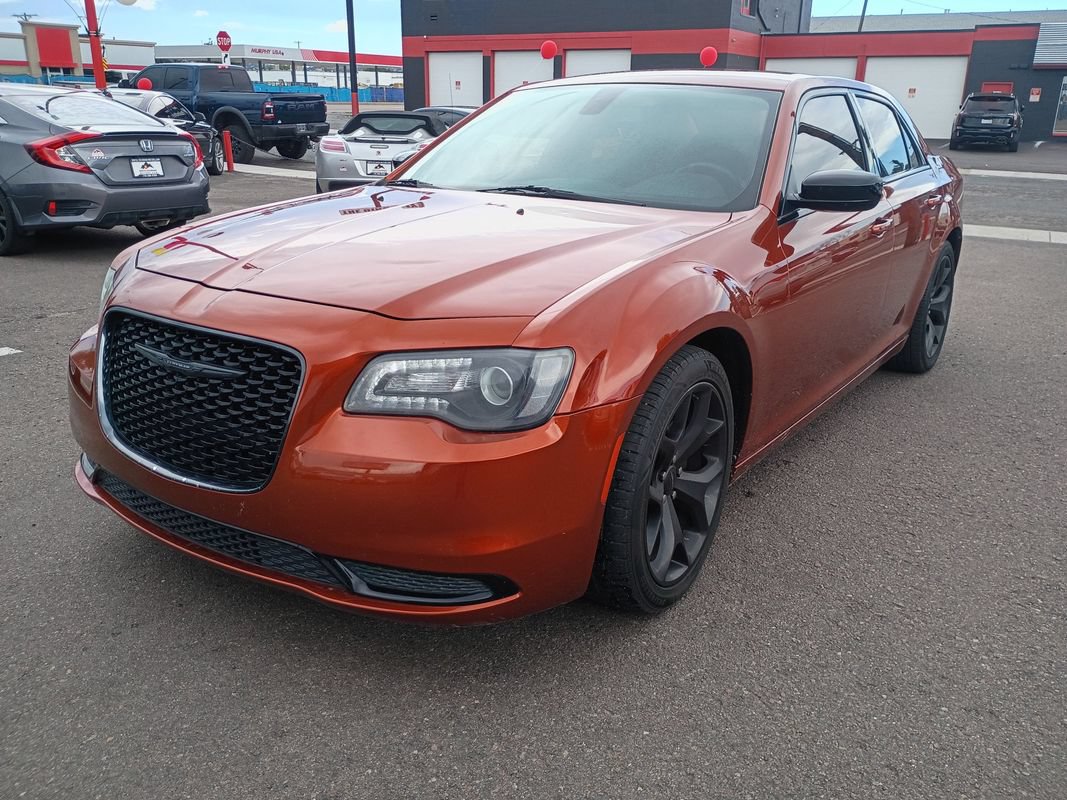 Used 2020 Chrysler 300 Touring w/ Sport Appearance Package RWD image 3