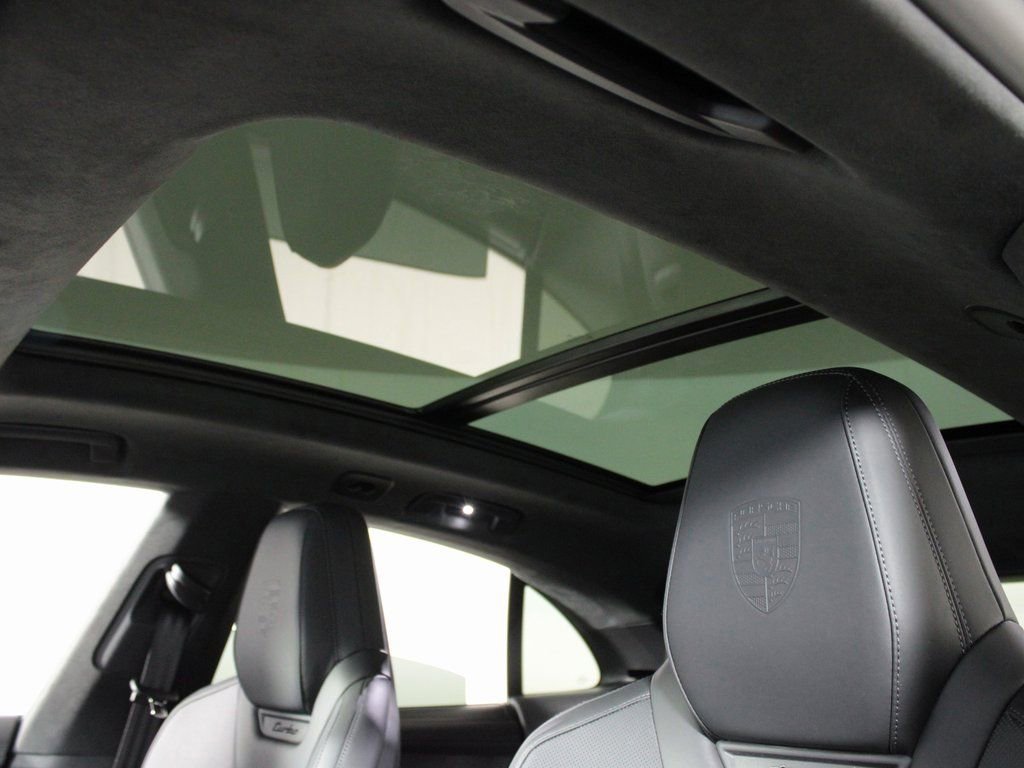 Certified 2025 Porsche Macan Turbo Electric AWD/4WD image 19